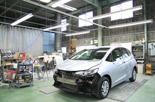 鈑金＆塗装工場